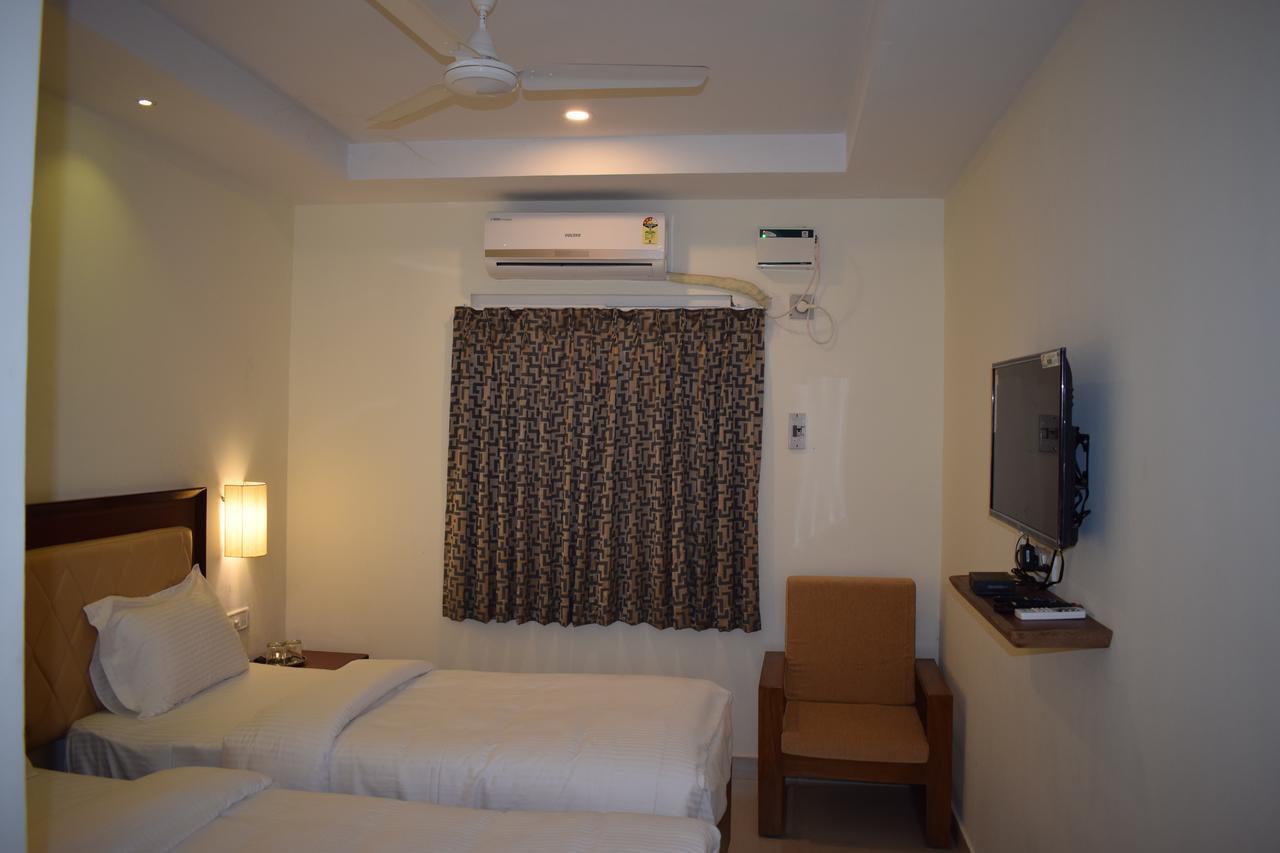 Ak Sea View Residency Hotel Pondicherry Room photo