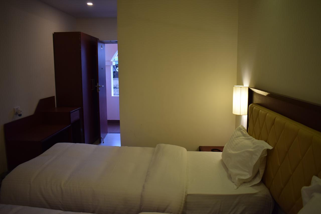 Ak Sea View Residency Hotel Pondicherry Room photo